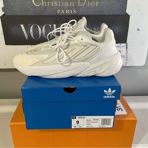Adidas Ozelia in White/Crystal White Men’s Size 9/Women’s 10.5
